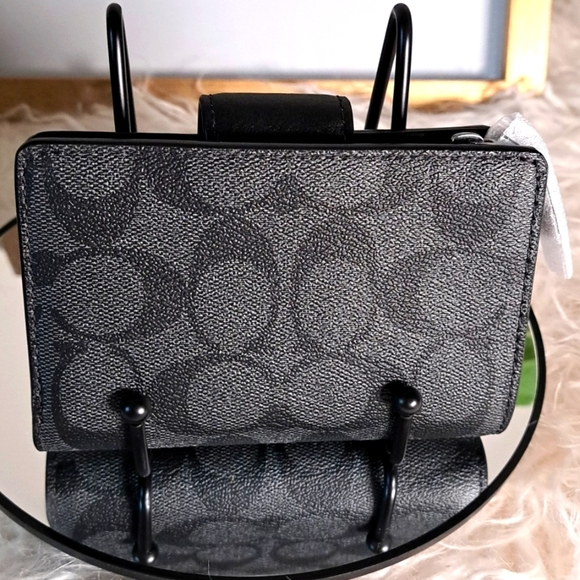 Coach NWTscMedium Corner Zip Wallet In Signature Canvas - Picture 4 of 9